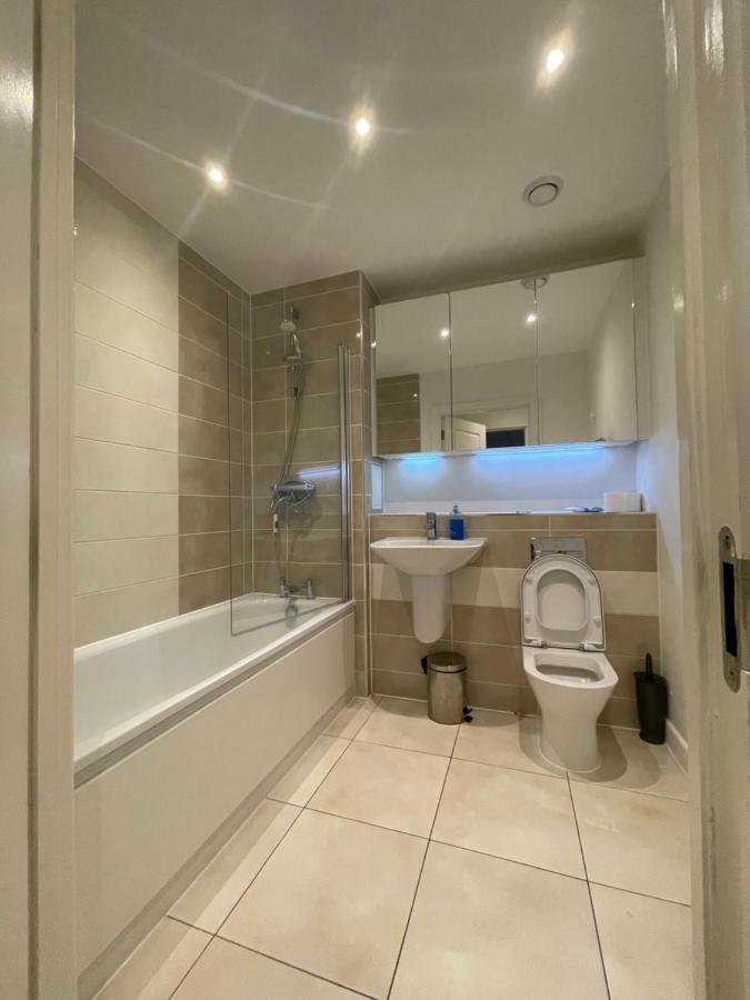 Amazing Apartment Moments Away From The Heart Of Londen Buitenkant foto