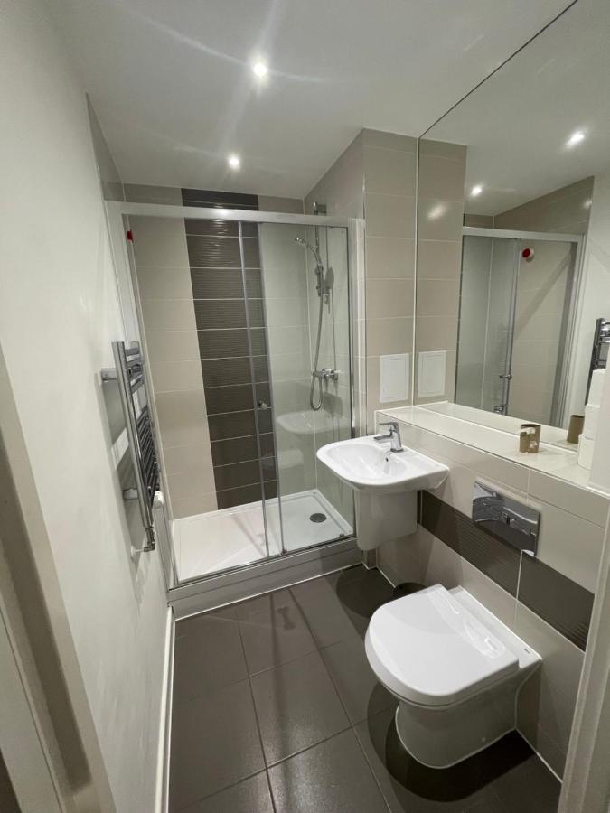 Amazing Apartment Moments Away From The Heart Of Londen Buitenkant foto